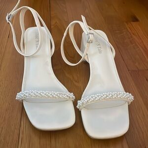 Cream White Low Chunky Heel with Pearl Detail size 9